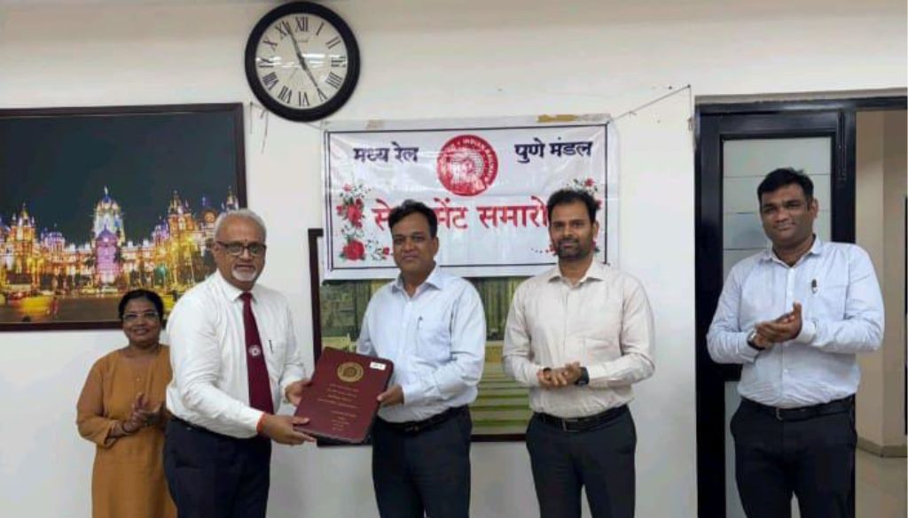Pune Division Honours 14 Retiring Railway Employees