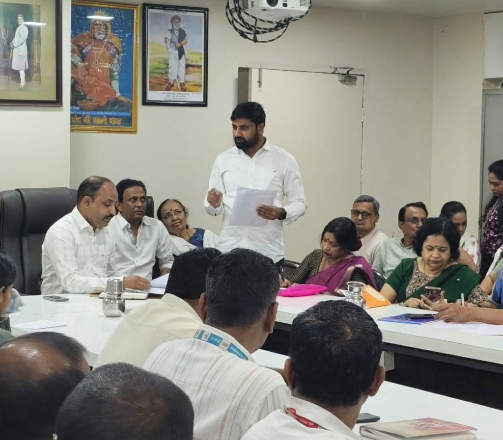 Residents Call for Footpath, River Safety Wall and Better Lighting in Balewadi
