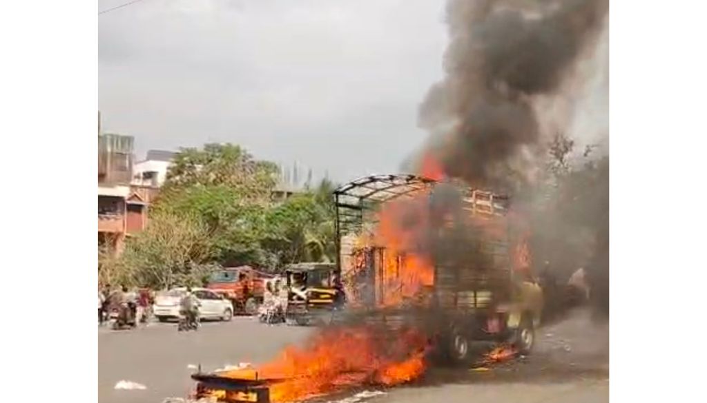 Goods Tempo Catches Fire Near Warje Bridge