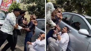 Man Thrashed by Bank Recovery Agents on Road in Hadapsar