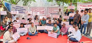 Over 100 Kharadi flat buyers protest against Kothari builders