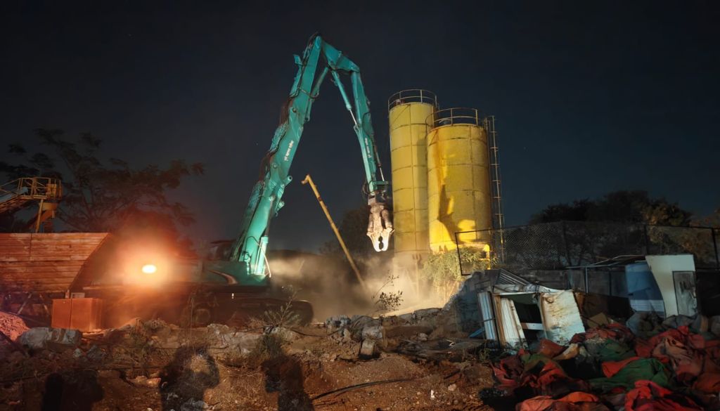 PMC Demolishes 7 RMC Plants in Lohegaon in 2 AM Action