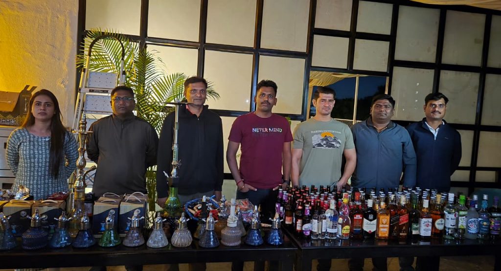 Pune Police Raid Illegal Hookah Parlor in Viman Nagar