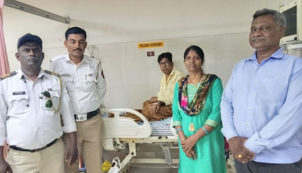 Quick Response by Two Traffic Policemen Posted at Market Yard Helps Save Man’s Life