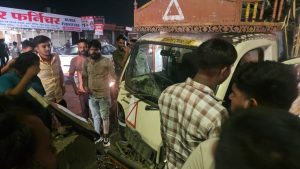 Drunk Tempo Driver Crashes Into Divider Near Handewadi Chowk