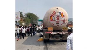 Husband and Wife Die on Spot After Gas Tanker Hits Bike