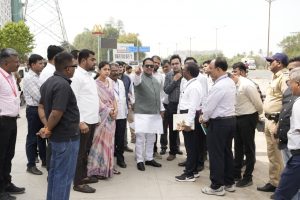 MP Shrirang Barne Pulls Up NHAI Over Alleged Substandard Service Road Work on Mamurdi-Wakad