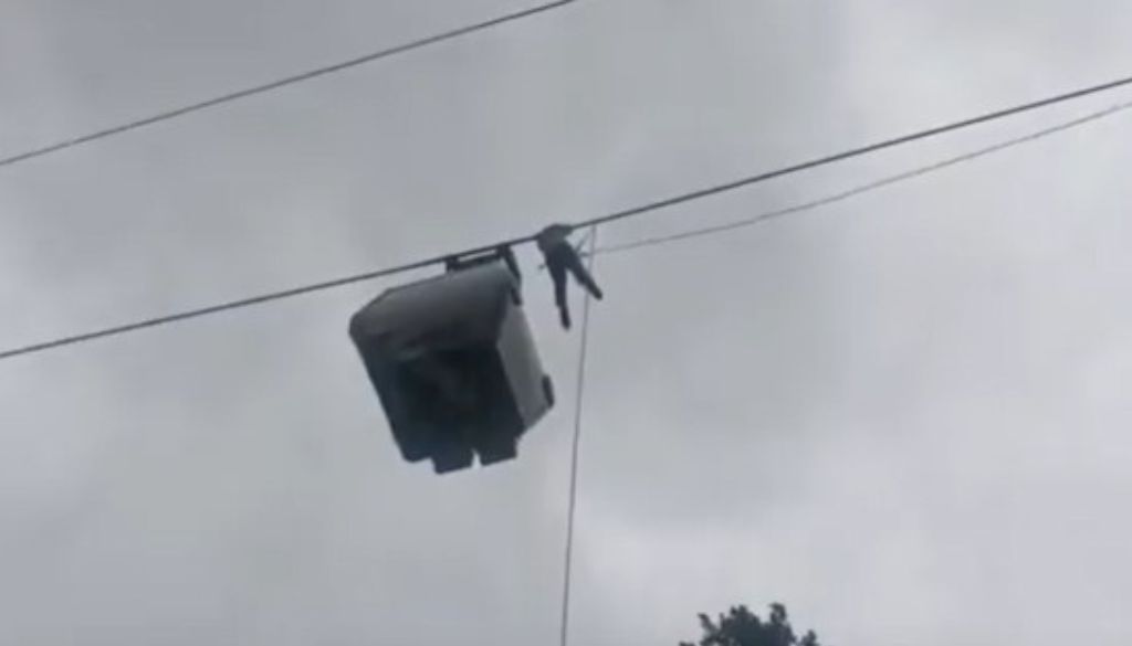 Massive Rescue Operation After Technical Glitch Stops Gulmarg Gondola Mid-Air
