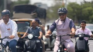 PCMC Mayor Ravi Landge Cycles to Civic Headquarters