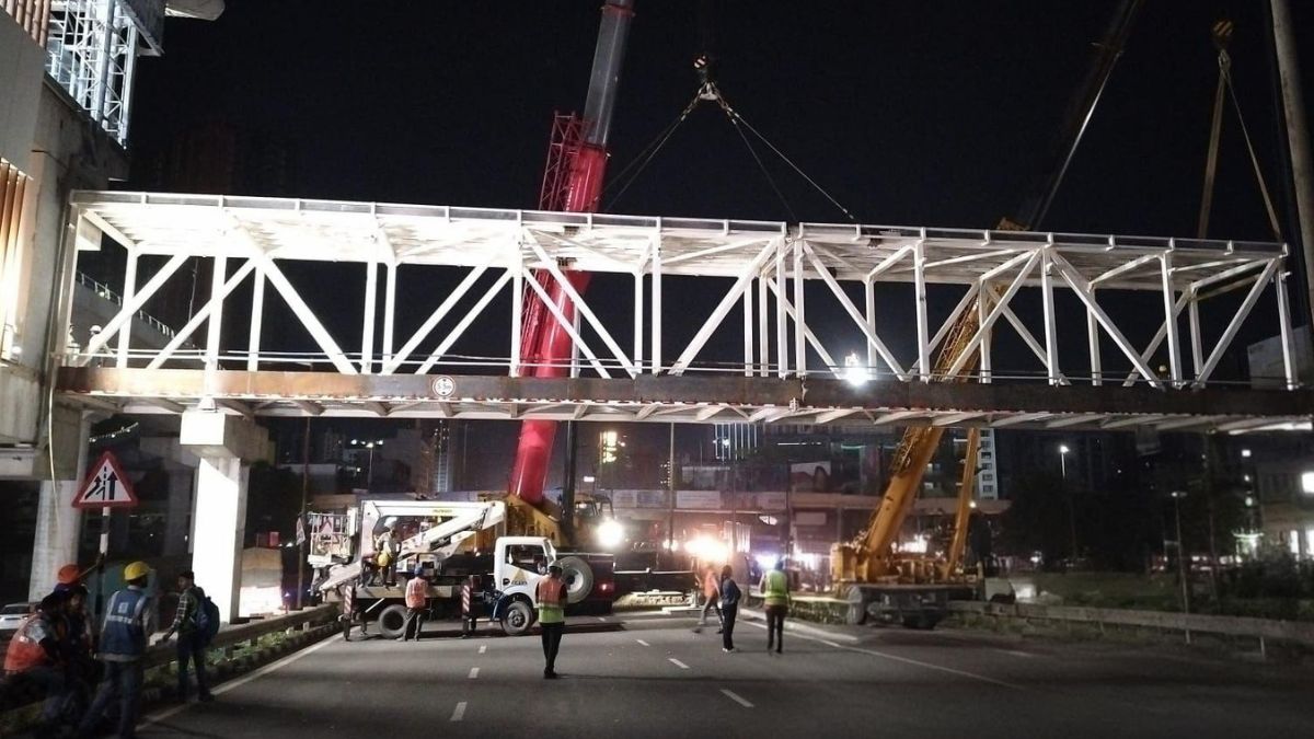 60-Metre Foot Over Bridge Installed at Wakad Metro Station