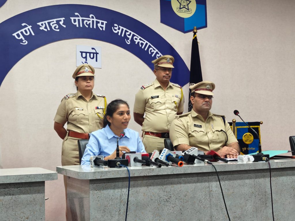 Fake Call Centres in Amanora Mall Raided