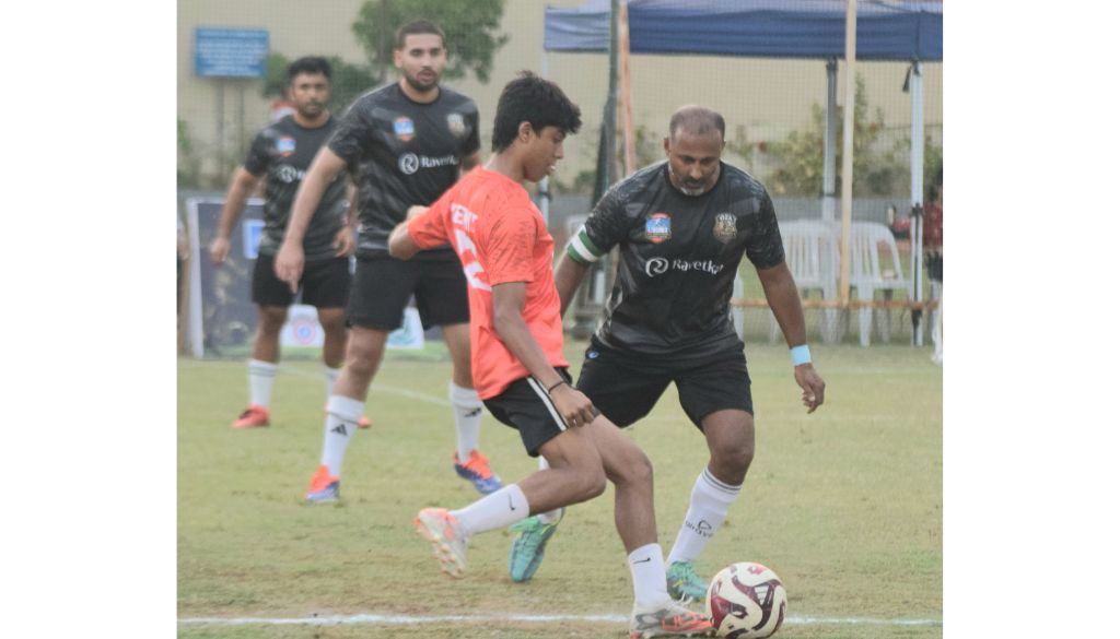 Goal Diggers(orange)&Oza Strikers(black)