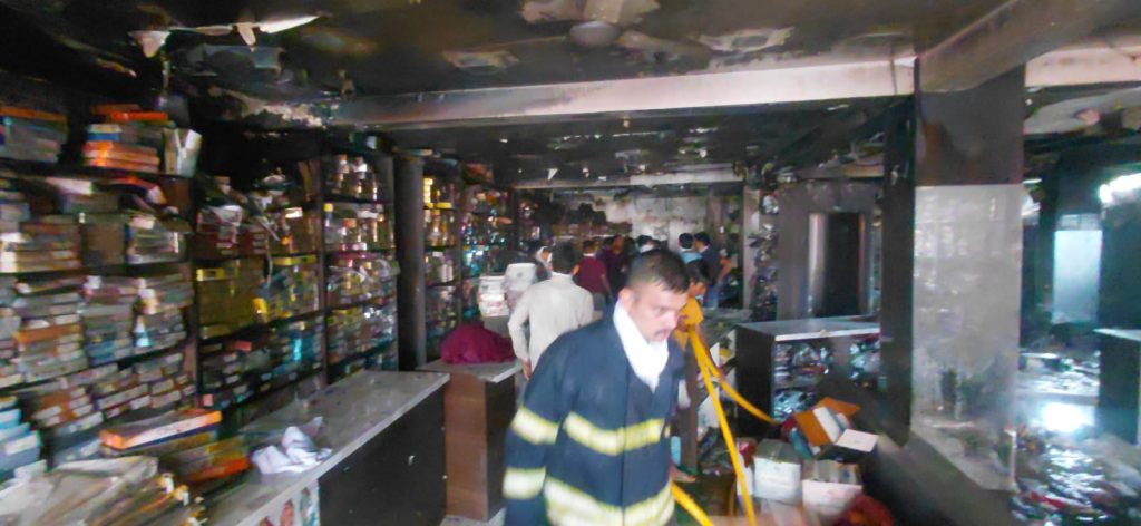 Massive Fire Engulfs Clothing Store in Pune's Keshavnagar