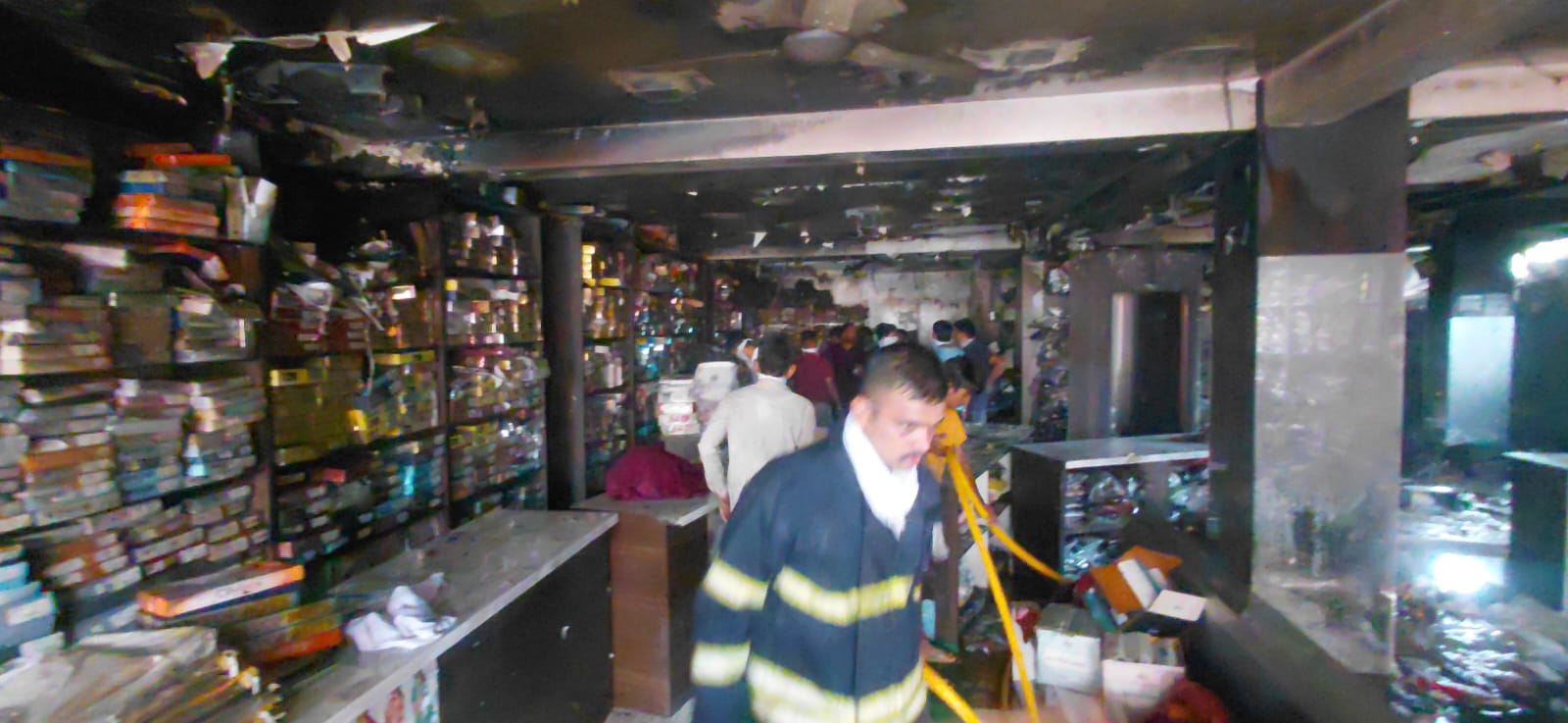 Massive Fire Engulfs Clothing Store in Pune's Keshavnagar