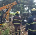 Pune: PMRDA Fire Brigade Averts Major Mishap After Chemical Tanker Overturns on Pune-Solapur Highway