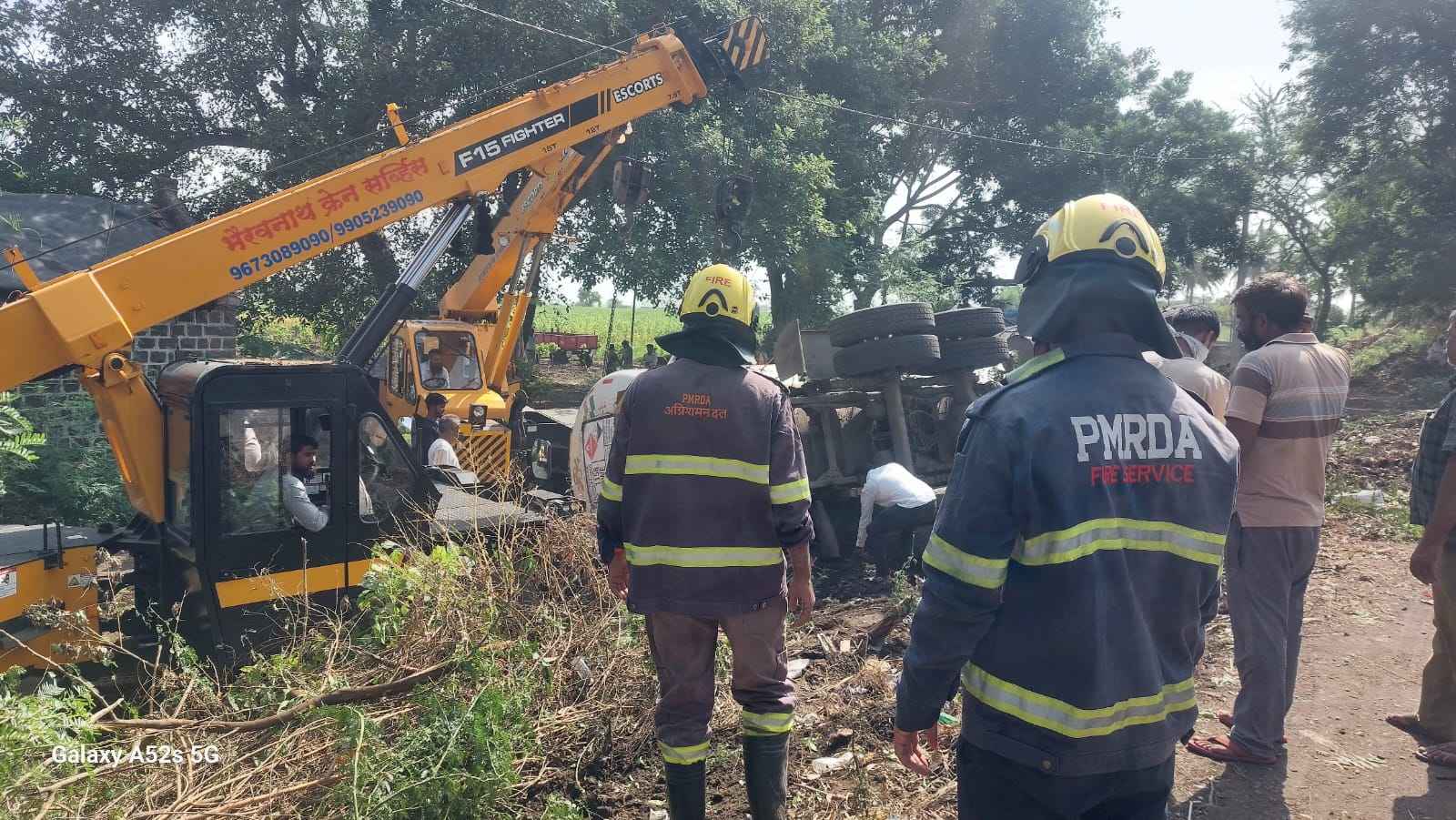 PMRDA Fire Brigade Averts Major Mishap After Chemical Tanker Overturns on Pune-Solapur Highway