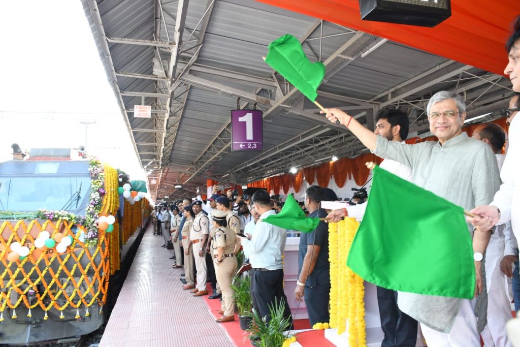 Railway Minister Flags Off Pune–Danapur Amrit Bharat Express