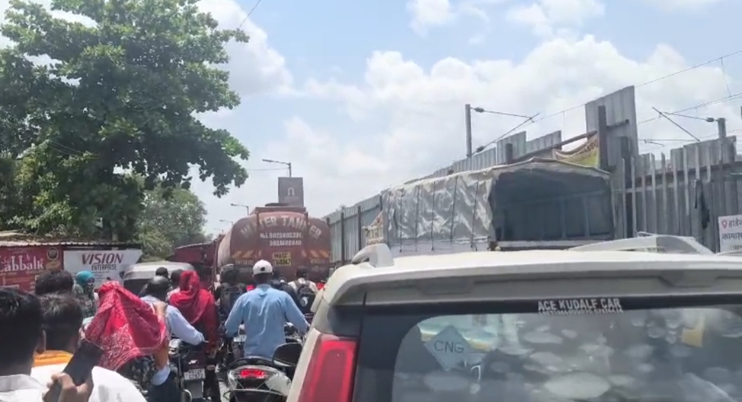 Traffic Diversions in Kalepadal After Water Pipeline Burst Near Sayyadnagar Underpass