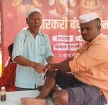 Meet Abdul Razzaq Chacha: The Hyderabad Man Who Travels Every Year to Massage Warkaris in Pune