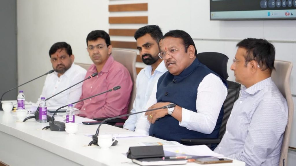 Collector Chairs Meeting on Pavana Pipeline Project