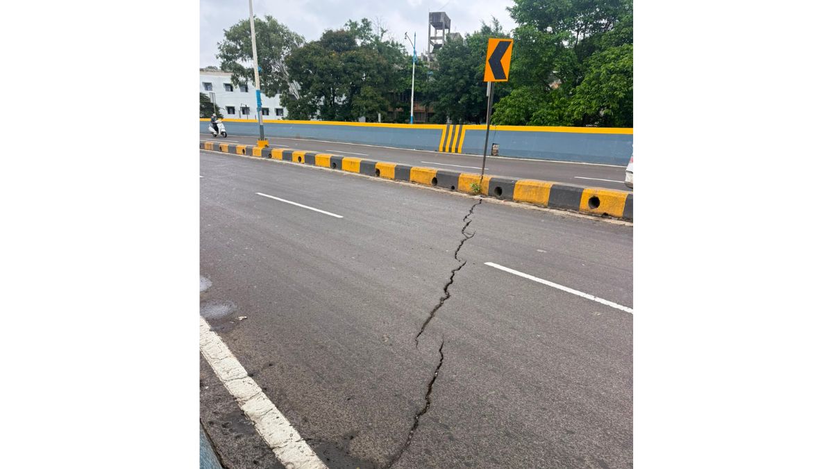 Crack Reported on Dhayari Phata Flyover