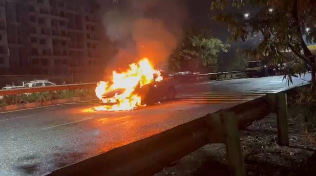 Electric Car Catches Fire on Pune-Bengaluru Highway Near Navale Bridge