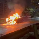 Electric Car Catches Fire on Pune-Bengaluru Highway Near Navale Bridge, Massive Traffic Jam Ensues