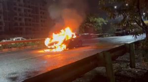 Electric Car Catches Fire on Pune-Bengaluru Highway Near Navale Bridge