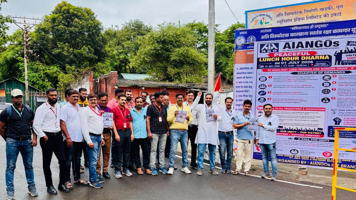 Group B Employees Stage Lunch-Hour Protest at High Explosives Factory Khadki Over Pending Demands