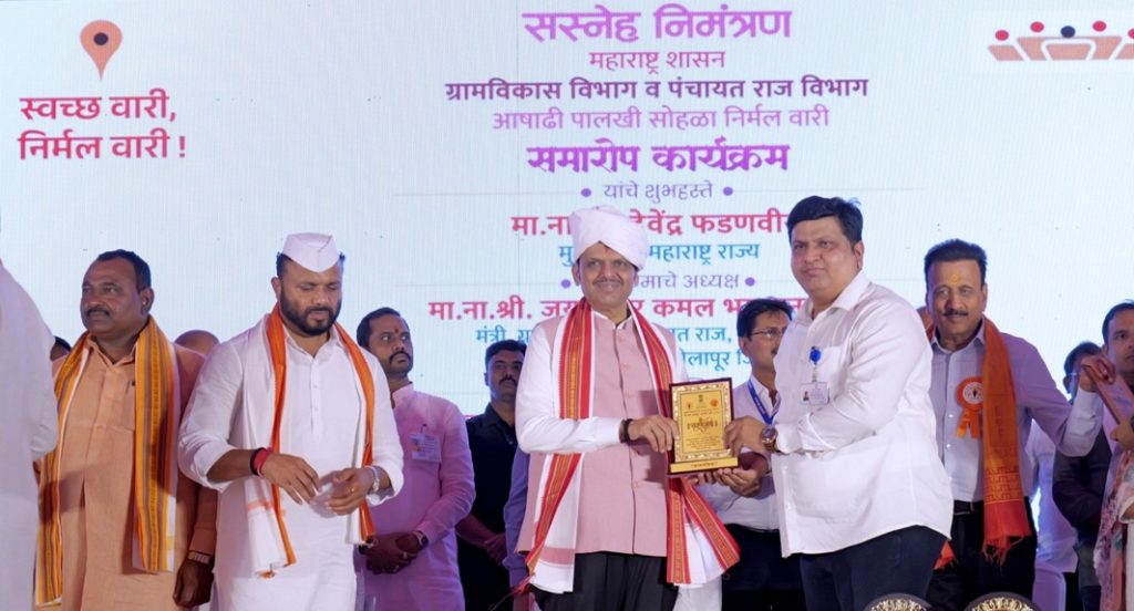 Mansing Sable felicitated by CM Fadnavis