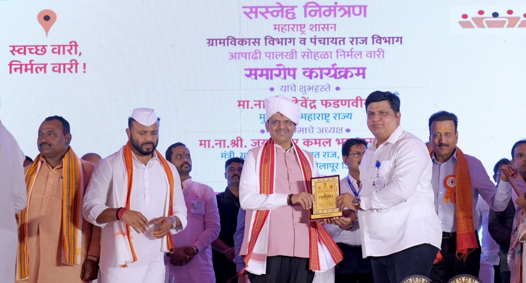 Mansing Sable felicitated by CM Fadnavis