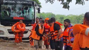 NDRF Rescues 37 Passengers Stranded in Waterlogged Bus Near Ghorawadi Railway Station