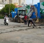 PMC Repairs Dangerous NIBM Annexe Road Crater After Residents’ Complaints, Locals Thank Civic Authorities