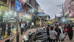 Pune Commuters Allege Overcharging at Camp Parking Lots