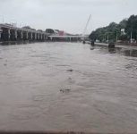 Pune Riverbed Roads Closed to Traffic as Mutha River Swells; Red Alert Continues
