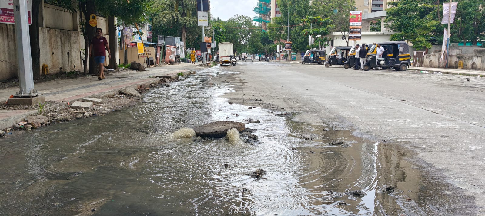 Residents Allege Drainage Failure in Mohammadwadi as Sewage Floods Residential Roads