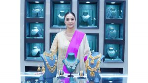 Tabu Opens Kalyan Jewellers' First Store in Baramati