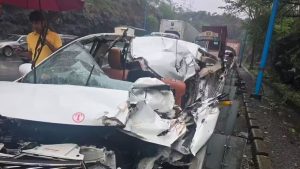 Two Killed, Five Injured After SUV Crashes Into Parked Breakdown Truck