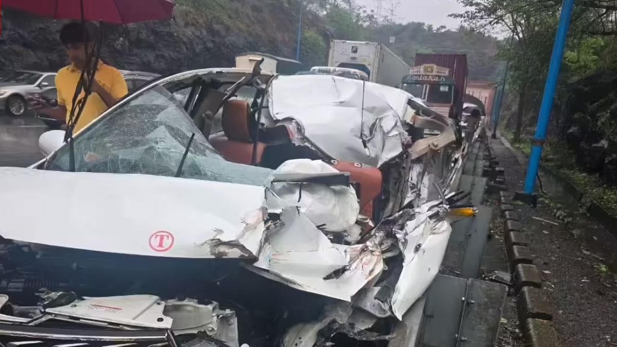 Two Killed, Five Injured After SUV Crashes Into Parked Breakdown Truck