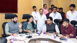 Union Minister Murlidhar Mohol Pulls Up PMC Officials Over Flood Preparedness, Waterlogging