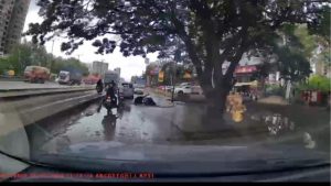 Video of Man Falling Into Waterlogged Pothole on Pune-Bengaluru Highway Service Road Sparks Safety Concerns