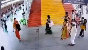 Woman Narrowly Escapes Accident at Pune Railway Station After Slipping While Boarding Train