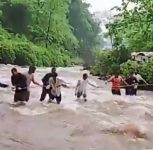 Raigad: Over 100 Tourists Rescued After Sudden Rise in Water Level at Zenith Waterfall in Khopoli; Two Missing at Kharghar’s Pandavkada Waterfall