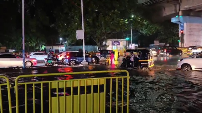 pune flooding traffic jam