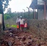80 Years After Independence, Akhade Vasti Residents Still Walk 4-5 Km Carrying Milk on Their Shoulders