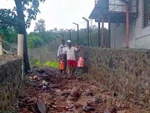 Akhade Vasti Residents Still Walk 4-5 Km Carrying Milk on Their Shoulders