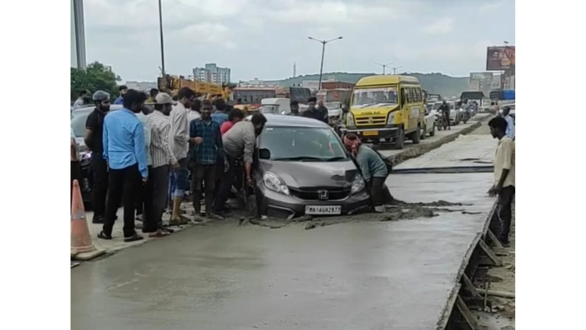 Car Gets Stuck in Pothole in Pashan-Sutarwadi