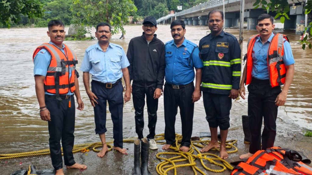 Fire Brigade Rescues Youth Stranded in Mutha River Under Garware Bridge