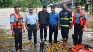 Fire Brigade Rescues Youth Stranded in Mutha River Under Garware Bridge