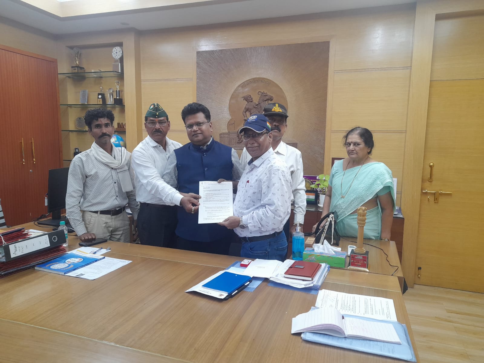 Keshav Nagar Residents Raise Water, Road and Traffic Issues With PMC Commissioner